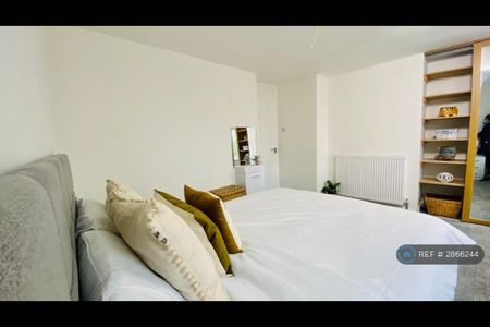 1 bedroom in a house share to rent - Photo 3