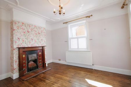 4 bedroom semi-detached house to rent - Photo 2