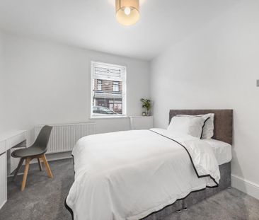 4 bedroom terraced house to rent - Photo 3