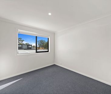 Modern 4-Bedroom Home with 3 Bathrooms in Wollert - Photo 5