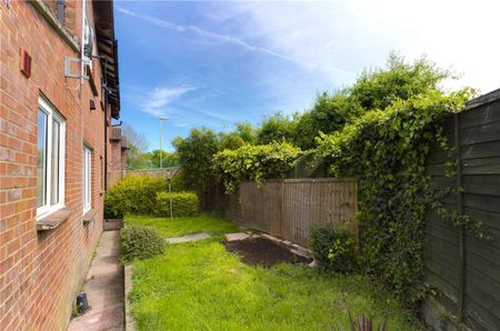 Monkswood Crescent, Tadley, Hampshire, RG26 - Photo 3