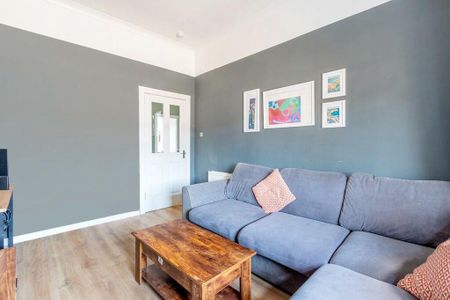 3 bedroom flat to rent - Photo 2