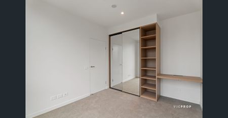 LIGHT, VIEWS & LIFESTYLE IN A PRIME LOCATION - Photo 5