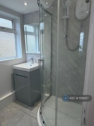 4 bedroom semi-detached house to rent - Photo 1