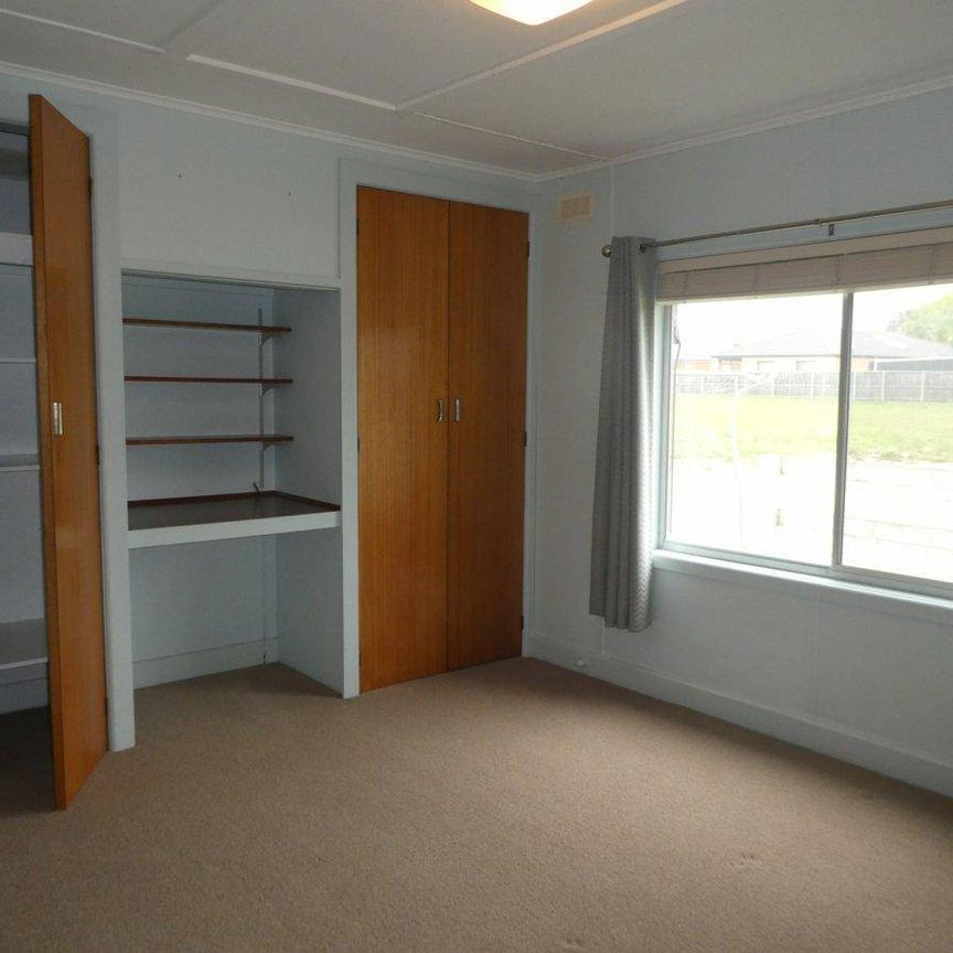 CHARMING 3 BED COTTAGE – 6 MONTH LEASE ONLY - Photo 1