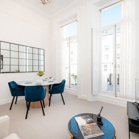 A well-presented first floor (with lift) two bedroom, two bathroom flat that benefits from its own private balcony, located on the west side of Lexham Gardens. Tenancy Length: Minimum 12 months EPC Rating C | Council Tax Band F - Photo 1