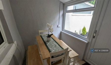 2 bedroom terraced house to rent - Photo 4