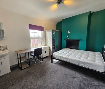 6 Bed Student Accommodation - Photo 3