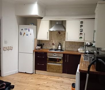Room in a Shared House, Whitehorse Lane, SE25 - Photo 3