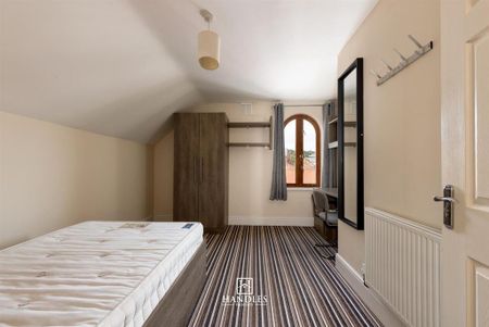 9 bedroom flat to rent - Photo 4