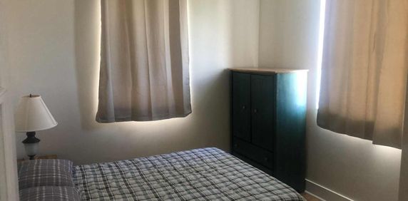 Grand 4 1/2 meublé à louer au mois deux chambres situé dans le pittoresque village du Vieux Sainte-Rose, 2500$ tout inclut - Photo 2