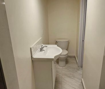 For Lease - 46 Walter Avenue Unit# B, Newmarket, Ontario - Photo 4