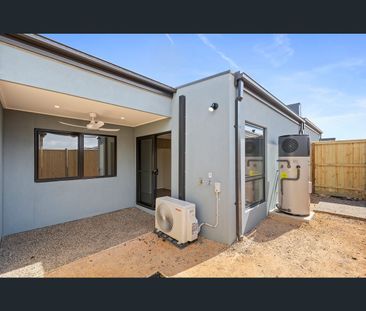 27 Leona Drive, Wyndham Vale, Vic 3024 - Photo 6