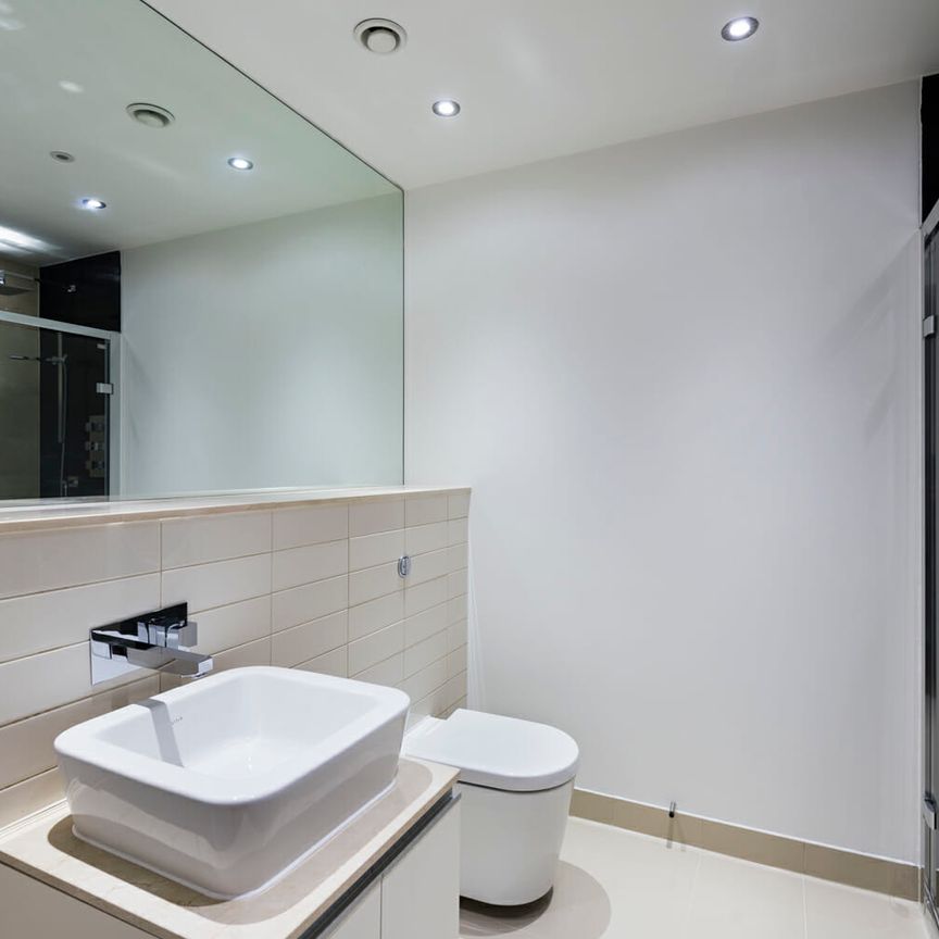 Royal Windsor Quay, Farm Yard, Windsor - Photo 1