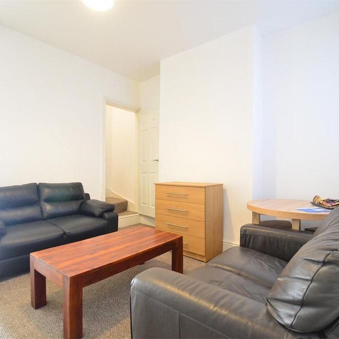 4 bedroom terraced house to rent - Photo 1