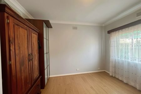 Contemporary Comfort and Convenience in One - Photo 4