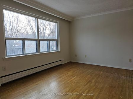 For Lease - 423 Pharmacy Avenue Unit# 3, Toronto, Ontario - Photo 2