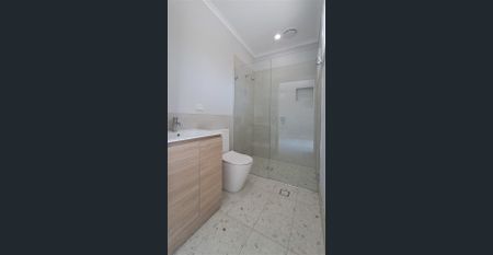 Brand New Solid Brick House on a 2000m2 block - Photo 5