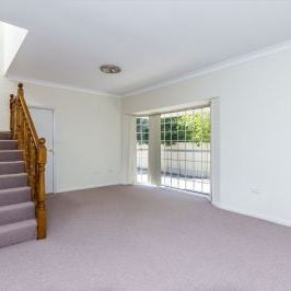 Three Bedroom Townhome - Walk To Shops & Schools - Photo 1