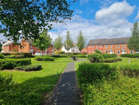 Parnell Avenue, Lichfield, Staffordshire - Photo 2