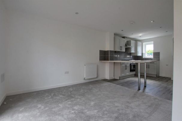 3 bedroom semi-detached house to rent - Photo 1