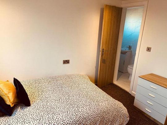 1 bedroom in a house share to rent - Photo 1