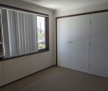 Two Bed Townhouse With Air Conditioning - Photo 2