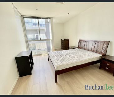 “Top of the town” top floor apartment - Photo 4