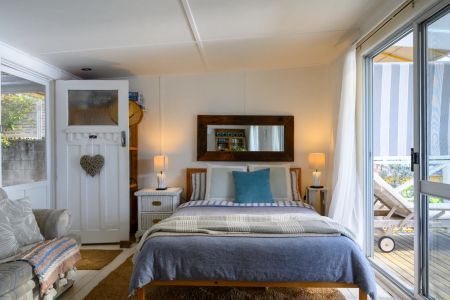 Charming Coastal Cottage - Photo 5