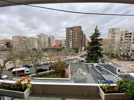 Calle de Seseña, Madrid, Community of Madrid 28024 - Photo 2