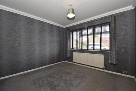 2 bedroom semi-detached bungalow to rent - Photo 4
