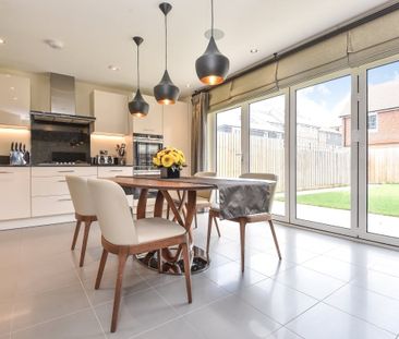 4 bedroom end of terrace house to rent - Photo 2