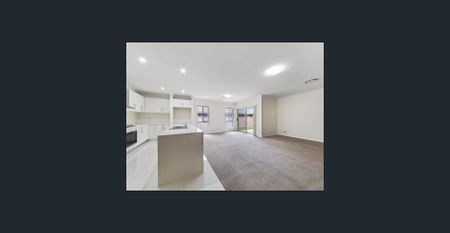 Beautiful and Contemporary Family Home - Photo 3