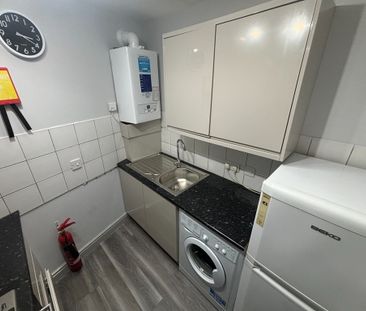 8 Bed Student Accommodation - Photo 3