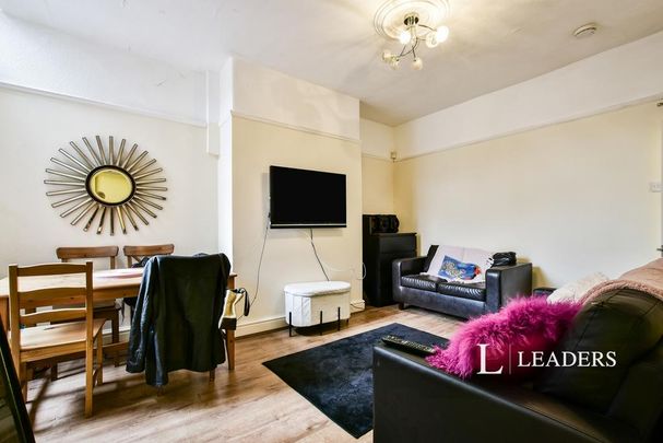 4 bedroom terraced house to rent - Photo 1
