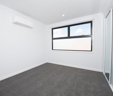 Spacious, Stylish Living in a Prime Location! - Photo 5