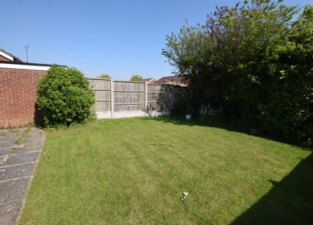 2 bedroom bungalow - semi detached to rent - Photo 5