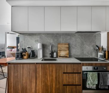 Light-Filled Apartment in Prime City Fringe Location - Photo 6