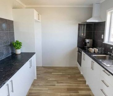 Four-Bedroom Home in Popular Lynfield Location - Photo 3