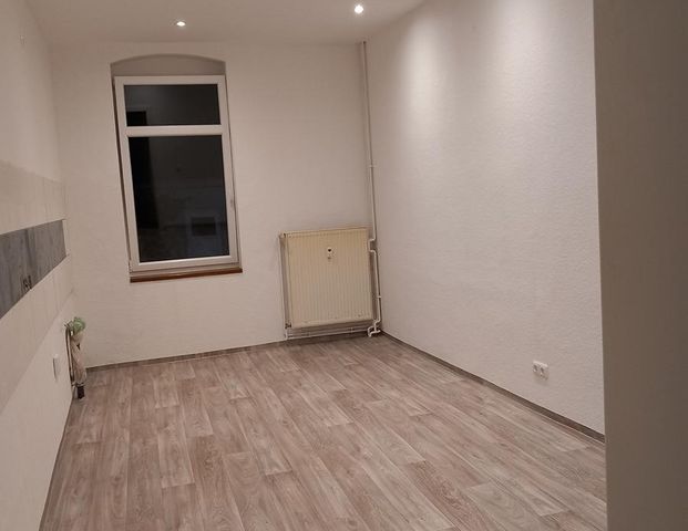 vermiete große 1 Zi Wohnung EG mit großer Wohnküche - Photo 1