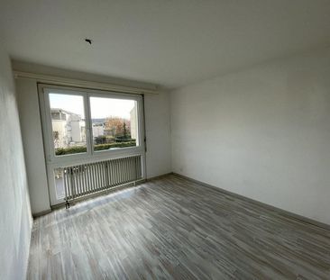 Helle Wohnung mit grosszügigem Sitzplatz - Photo 1