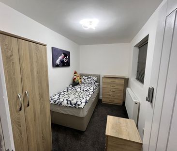 Room in a Shared House, Bearwood Road, B66 - Photo 1