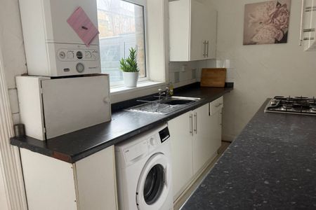 School Street - Photo 4