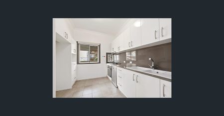 Bright and Spacious Duplex - Photo 5