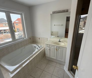 For Lease - 121 Wharnsby Drive, Toronto, Ontario - Photo 2