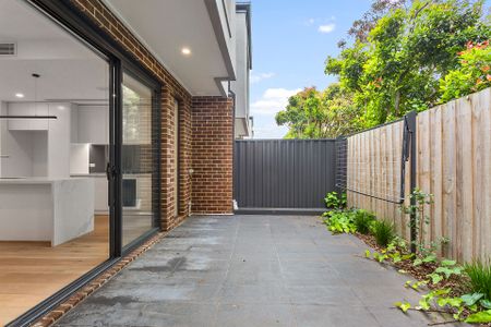 Unit 3/15 Kireep Road, Balwyn. - Photo 2