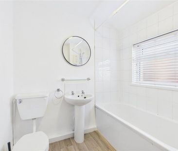 2 bedroom end of terrace house to rent - Photo 2