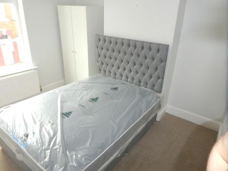 4 bedroom terraced house to rent - Photo 5