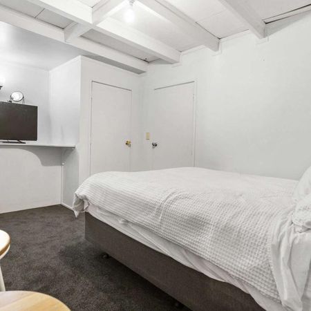 Three bedroom beauty! - Photo 3