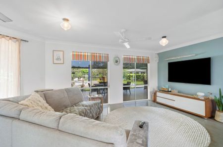 Modern 4-Bedroom Home on 1 Acre WITH POOL & SOLAR! - Photo 2